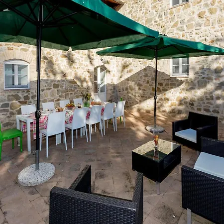 Lejlighed In With Pool Assisi